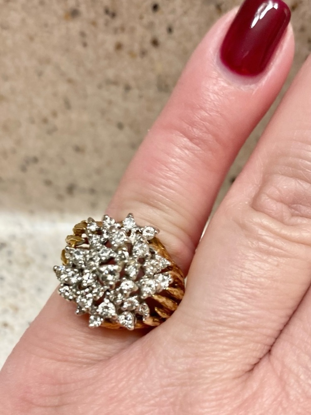 🌺Stunning 18k solid gold ring with cluster of real sparkling diamonds!🌺